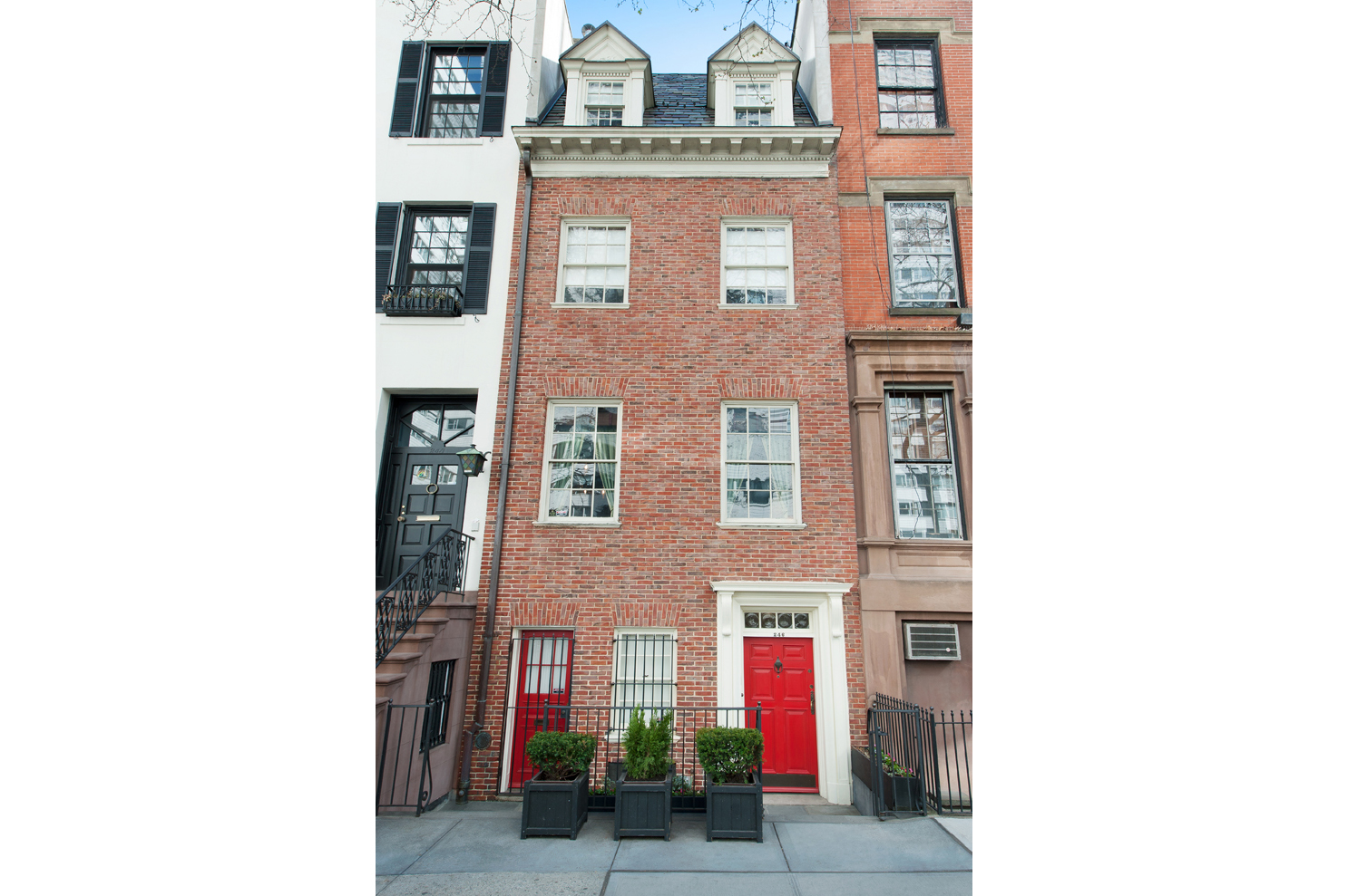 Townhouse Facade - Real Estate Photography by Duplex